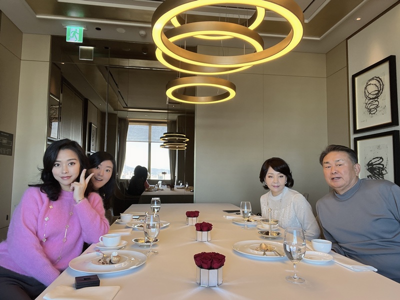 이정민 씨가족 줄인것.JPEG