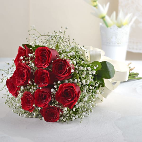 p-bunch-of-10-red-roses-with-2-temptation-21139-1.jpg
